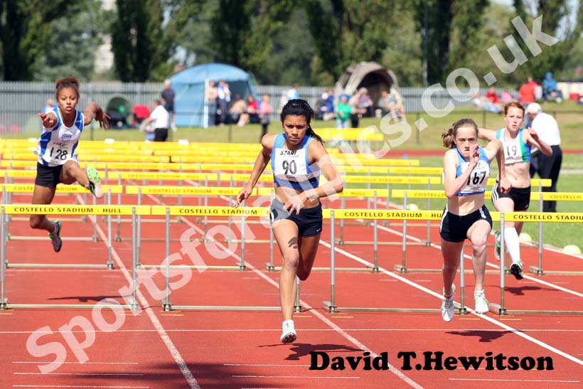 Under-15s 75 metres hurdles.